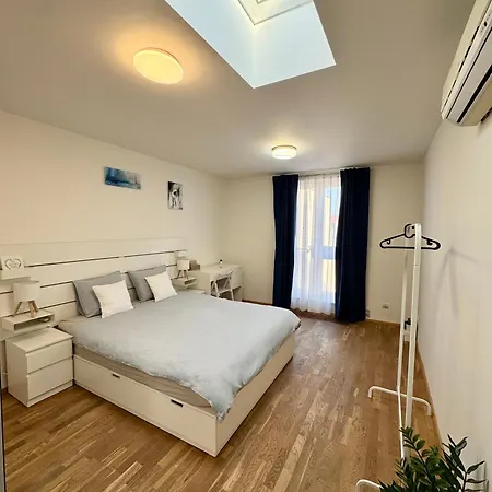 Charming Duplex Loft In Center Lägenhet
