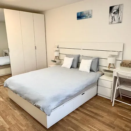 Lägenhet Charming Duplex Loft In Center