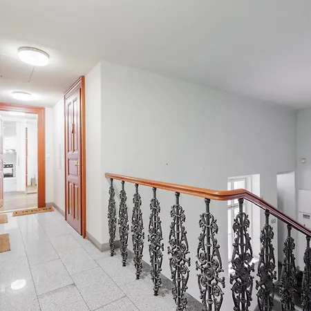 Charming Duplex Loft In Center 아파트 프라하