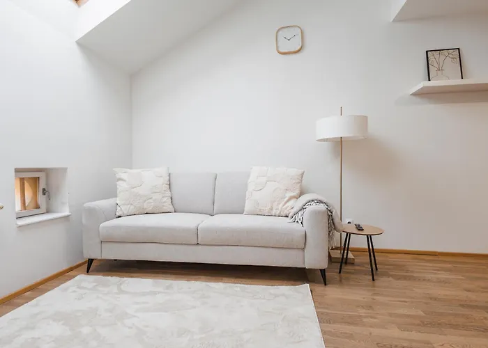Charming Duplex Loft In Center * 프라하