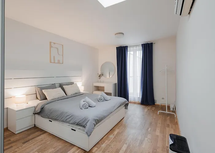 Charming Duplex Loft In Center * 프라하
