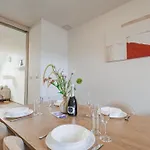 アパート Charming Duplex Loft In Center *