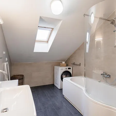 Charming Duplex Loft In Center