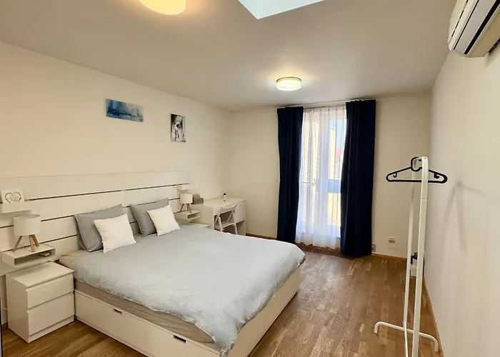 Charming Duplex Loft In Center Daire