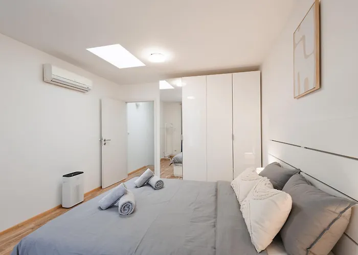 Charming Duplex Loft In Center * Praag