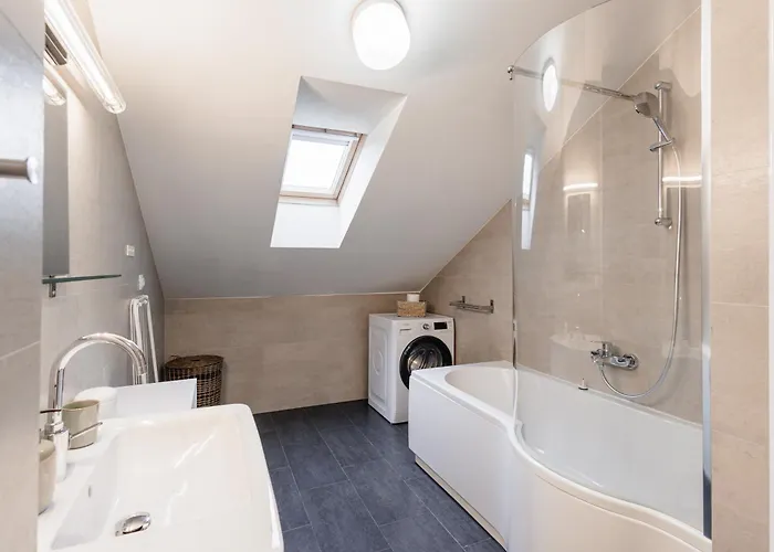 Charming Duplex Loft In Center