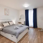 Charming Duplex Loft In Center 아파트 프라하